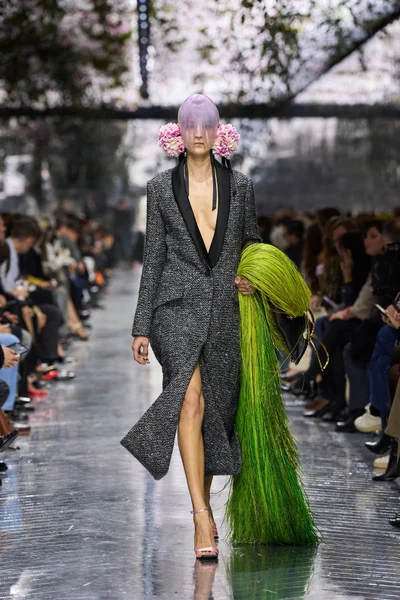 Look 28